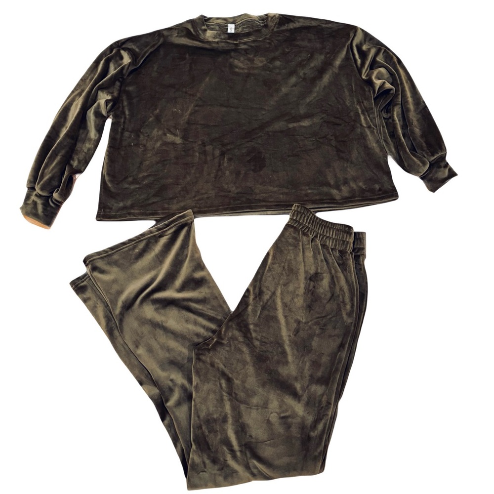 Women’s Kimberly Tracksuit Pantsuit matching set Size Medium Brown Plush Soft